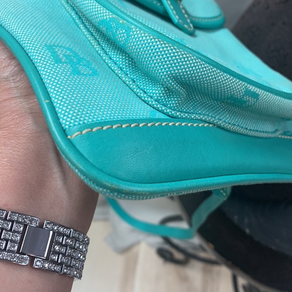 Dooney Bourke crossbody bag in great condition - Picture 8 of 11